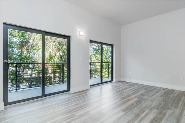 a view of an entryway of the house