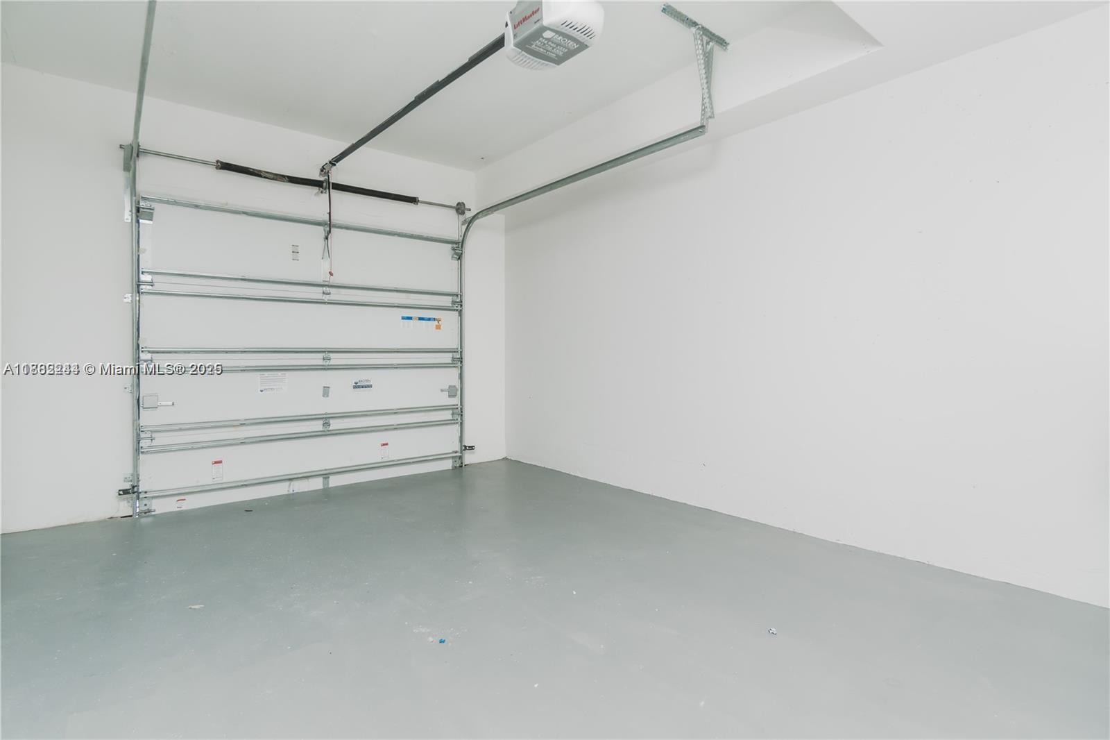 532 Southeast 1st Circle Pompano Beach, FL 33060 - Photo 40 of 57 a view of an empty walk in closet