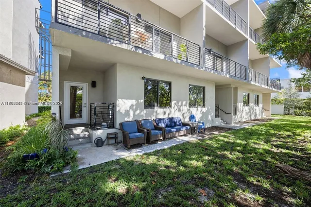 $659,500 | 532 Southeast 1st Circle, Pompano Beach, FL 33060