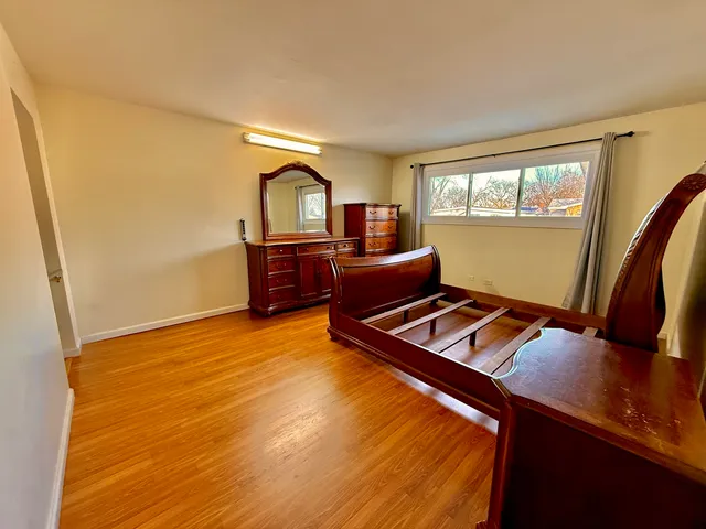 $389,900 | 9416 Meadow Lane, Des Plaines, IL 60016