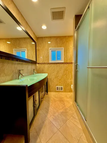 $389,900 | 9416 Meadow Lane, Des Plaines, IL 60016