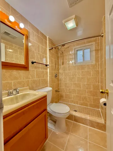 $389,900 | 9416 Meadow Lane, Des Plaines, IL 60016