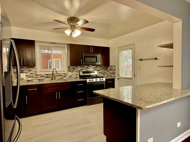 $389,900 | 9416 Meadow Lane, Des Plaines, IL 60016