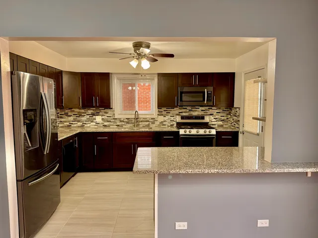 $389,900 | 9416 Meadow Lane, Des Plaines, IL 60016