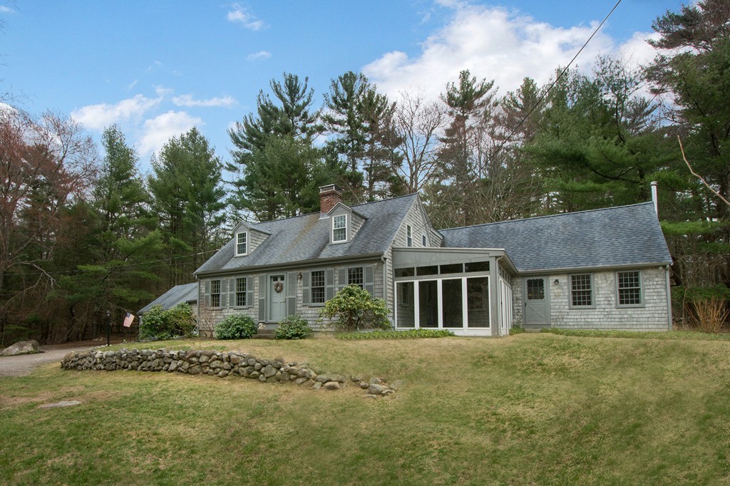 113 Clapp Road Scituate, MA 02066 - Photo 1 of 25 Gallery Image 1