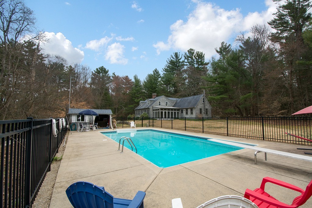 113 Clapp Road Scituate, MA 02066 - Photo 6 of 25 Gallery Image 6