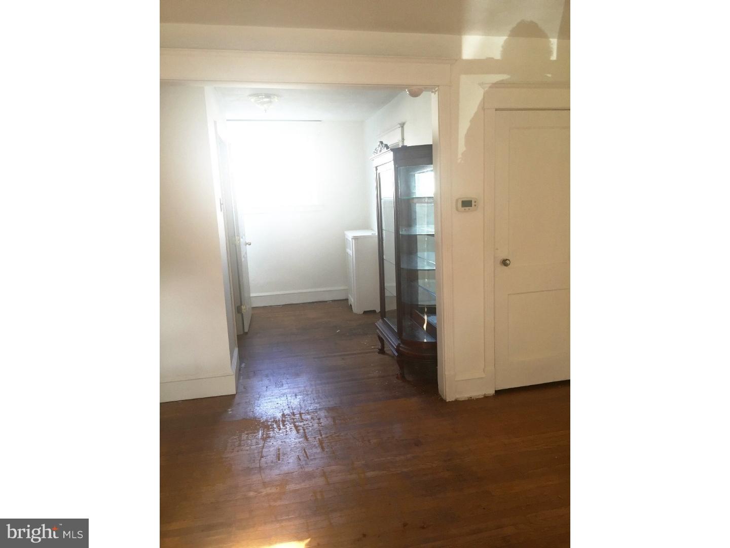 1011 Edgemore Road Philadelphia, PA 19151 - Photo 5 of 12 Dining Room