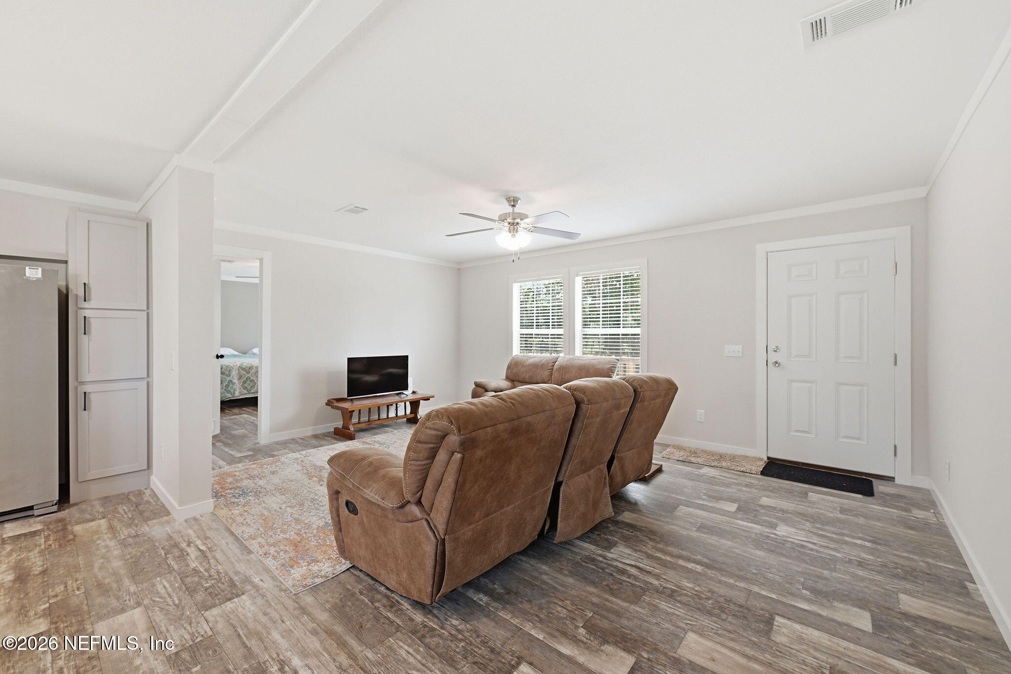 101 Oakhaven Road Pomona Park, FL 32181 - Photo 5 of 23 a living room with furniture and a flat screen tv
