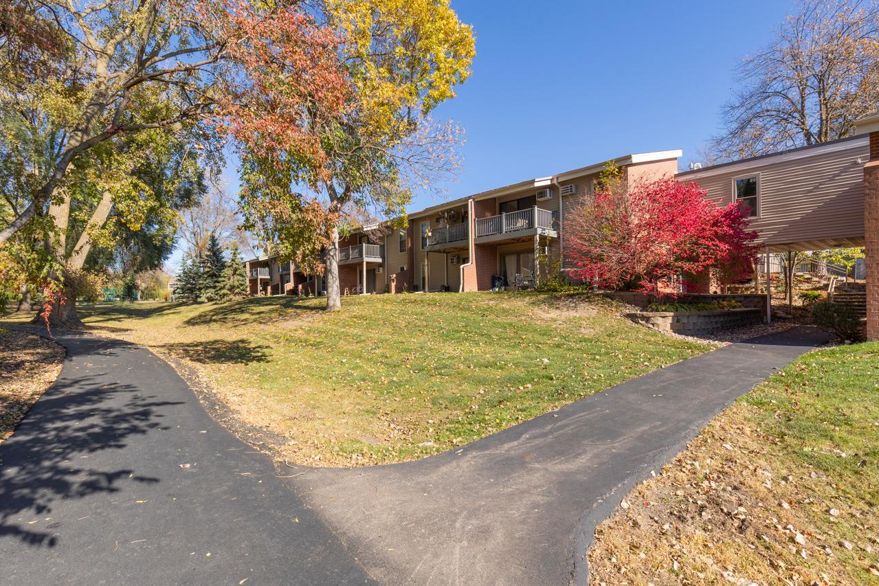 110282 Village Road Chaska, MN 55318 - Photo 3 of 20