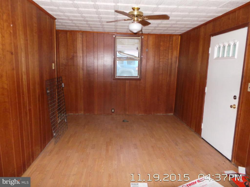 18924 High Street Barton, MD 21521 - Photo 3 of 21 Living Room