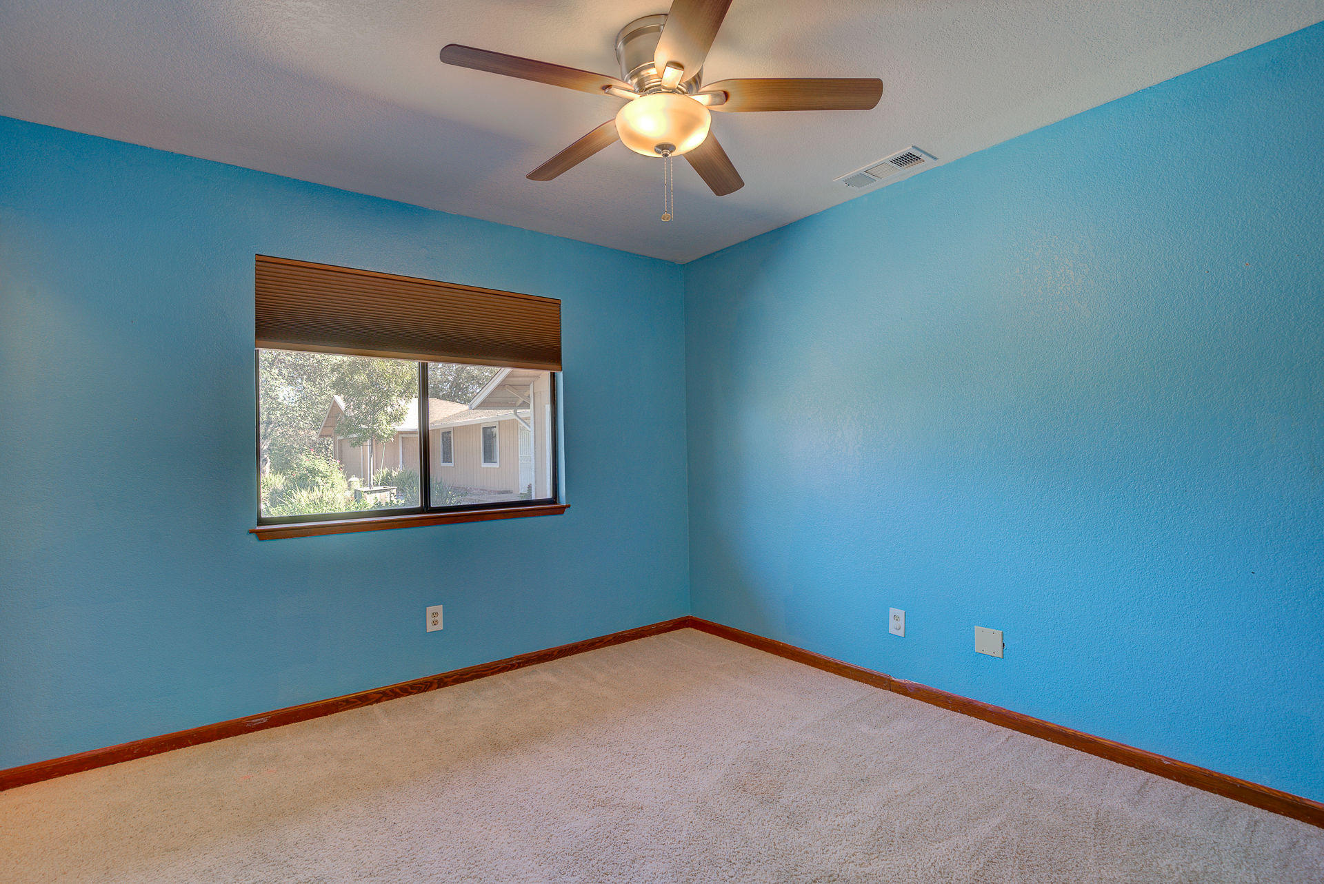 12814 Williamson Road Redding, CA 96003 - Photo 29 of 39 an empty room with windows and fan