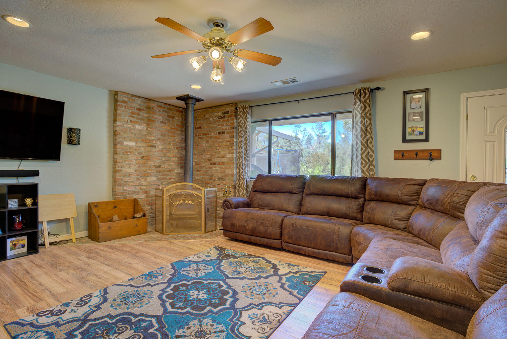 12814 Williamson Road Redding, CA 96003 - Photo 5 of 39 a living room with furniture and a flat screen tv