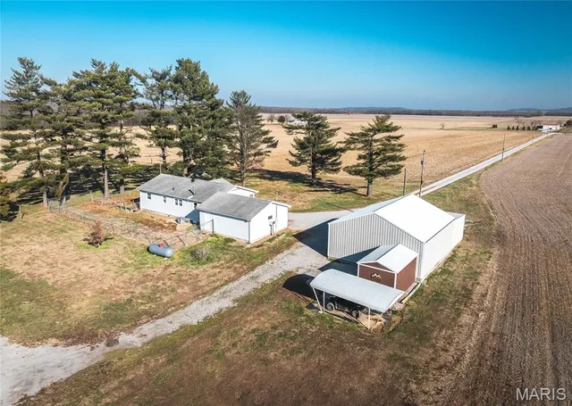 $295,000 | 1740 Brier Creek Road, Harrisburg, IL 62946