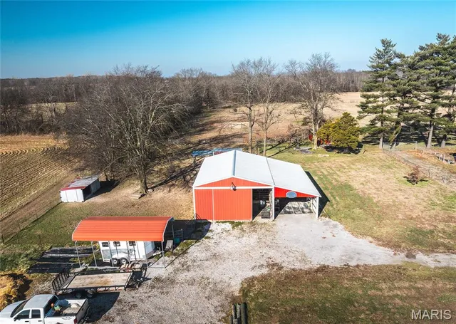 $295,000 | 1740 Brier Creek Road, Harrisburg, IL 62946