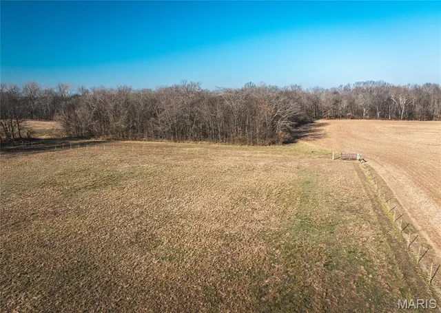 $295,000 | 1740 Brier Creek Road, Harrisburg, IL 62946