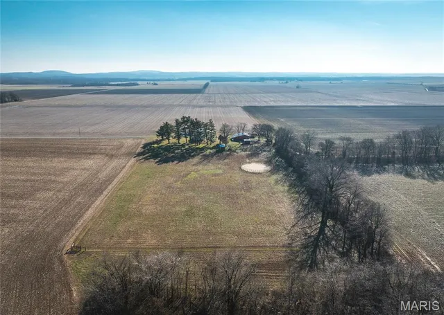 $295,000 | 1740 Brier Creek Road, Harrisburg, IL 62946