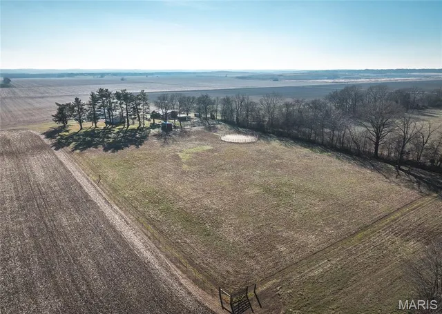 $295,000 | 1740 Brier Creek Road, Harrisburg, IL 62946