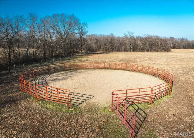 $295,000 | 1740 Brier Creek Road, Harrisburg, IL 62946