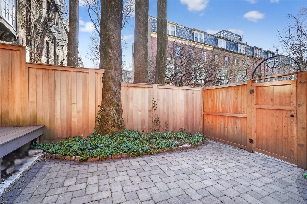 42 Clarendon Street, Unit 1 Boston, MA 02116 - Photo 21 of 26 a backyard of a house with lots of green space