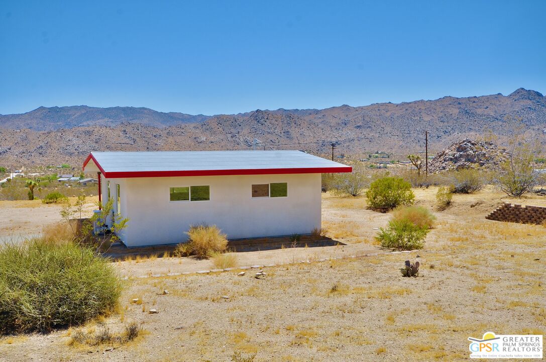 8490 Uphill Road Joshua Tree, CA 92252 - Photo 8 of 21 Gallery Image 8