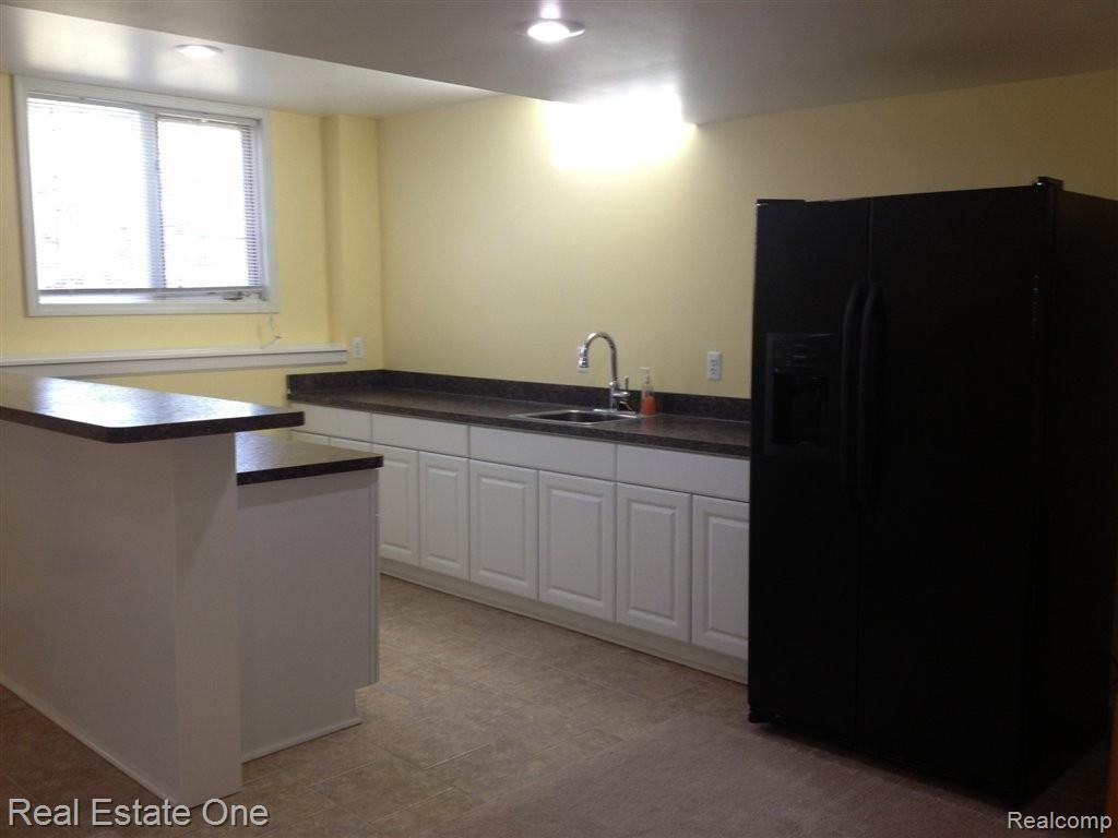 1343 Tulberry Circle Rochester, MI 48306 - Photo 23 of 25 Finished basement kitchen