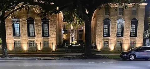 $1,325 | 3300 St Charles Avenue, Unit 27, New Orleans, LA 70115