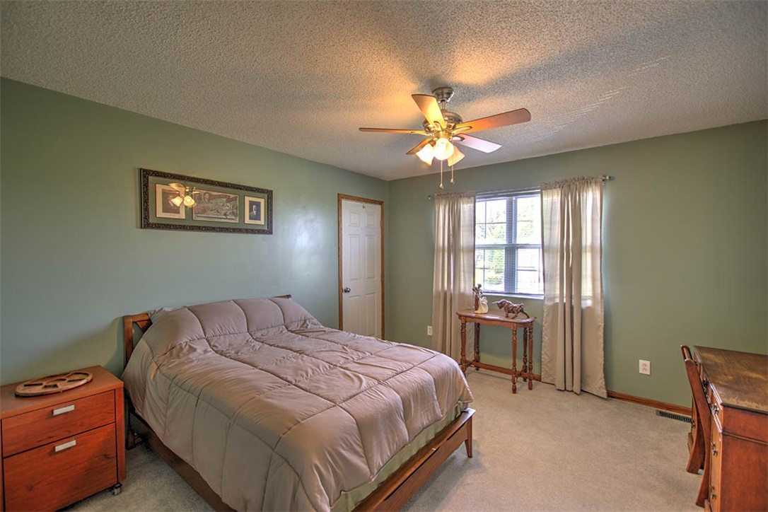 1910 South Ferndell Drive Decatur, IL 62521 - Photo 21 of 32