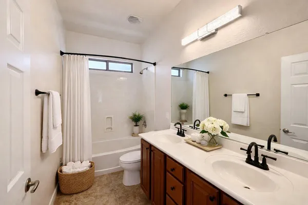 $2,795 | 17564 West Verdin Road, Goodyear, AZ 85338