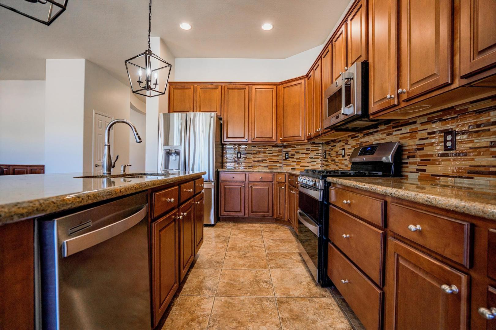 17564 West Verdin Road Goodyear, AZ 85338 - Photo 5 of 42 Photo #5