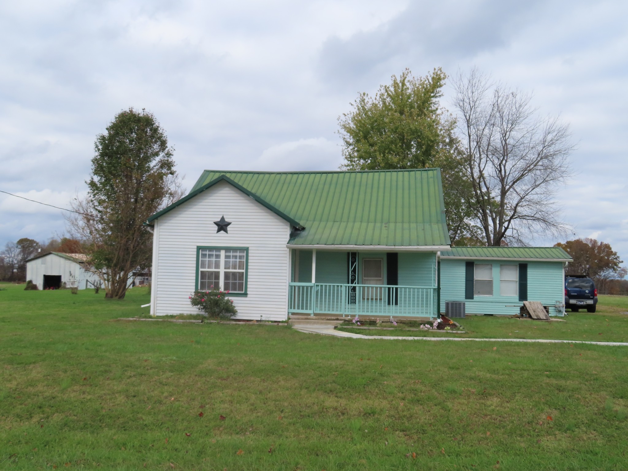 1263 Union Camp Road Lafayette, TN 37083 - Photo 2 of 22