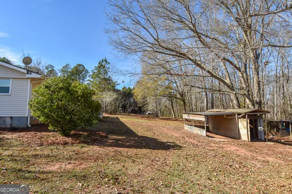 a view of a back yard of the house