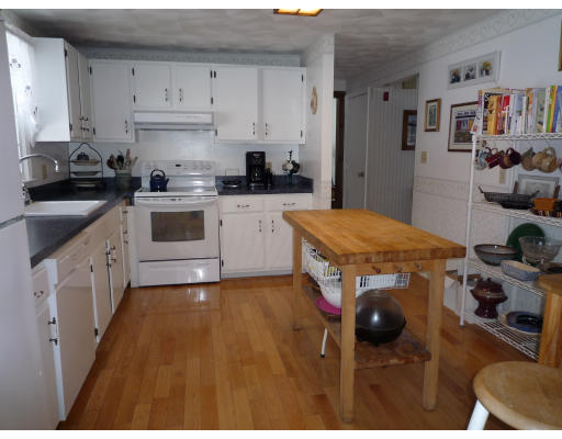 190 Irondequoit Road Franklin, MA 02038 - Photo 4 of 24 Gallery Image 4
