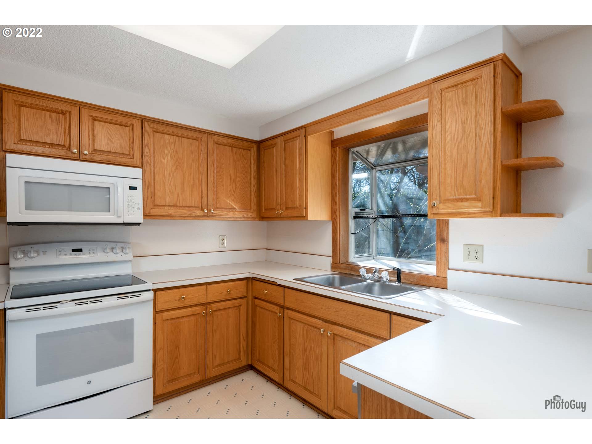3712 Gilham Road Eugene, OR 97408 - Photo 9 of 32 Gallery Image 9