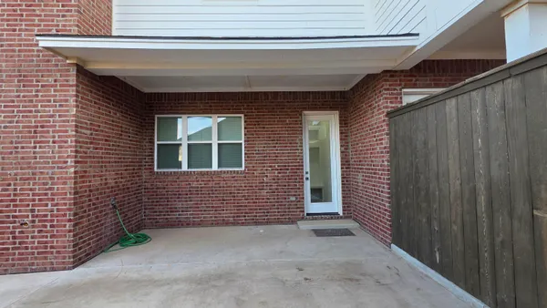 a view of backyard with small space