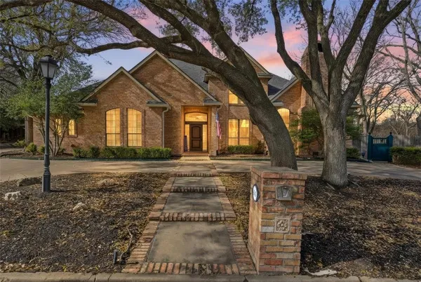 $700,000 | 804 Wooded Crest Drive, Woodway, TX 76712
