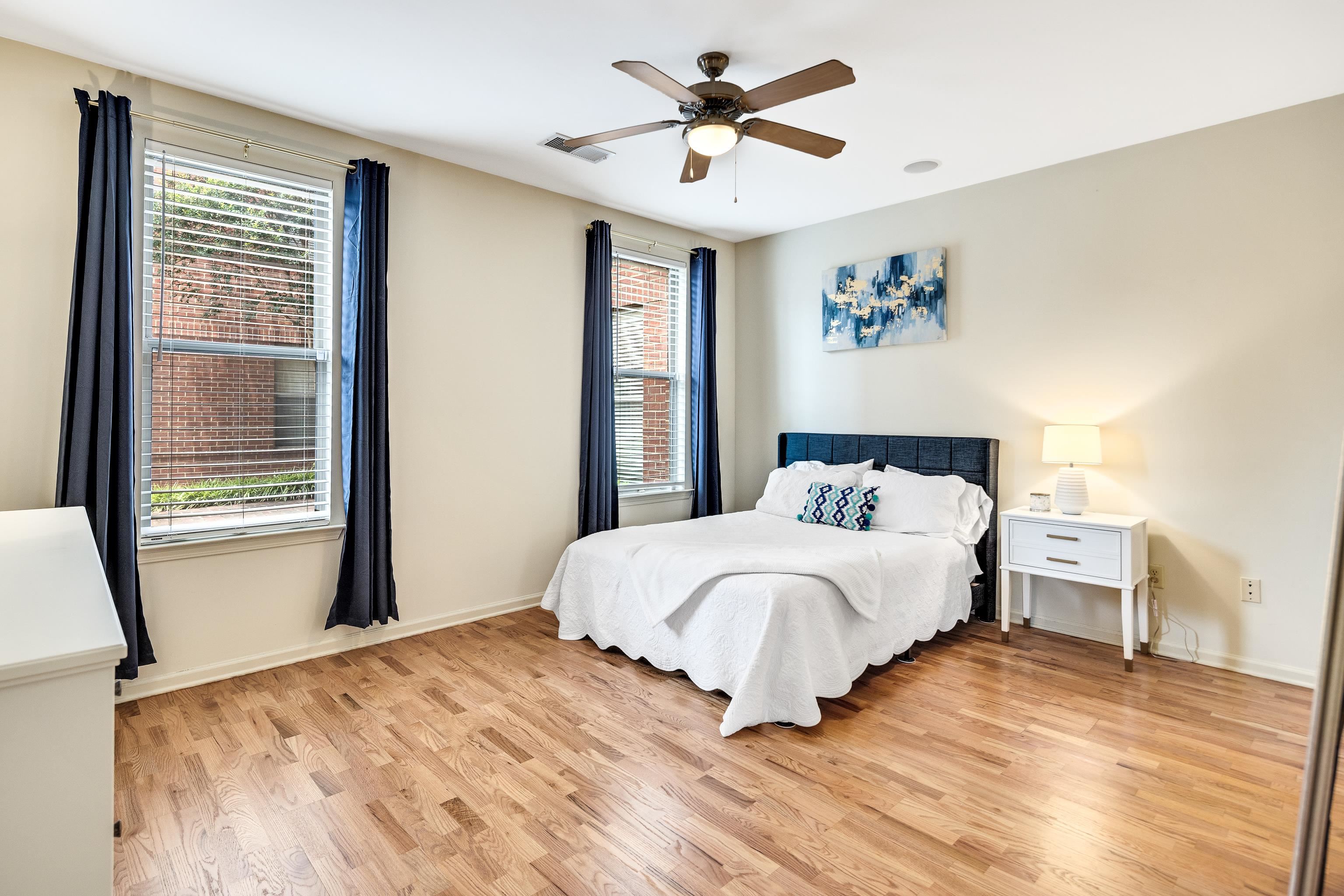 600 South Main Street, Unit 101 Memphis, TN 38103 - Photo 19 of 35 a bedroom with a large bed and a window