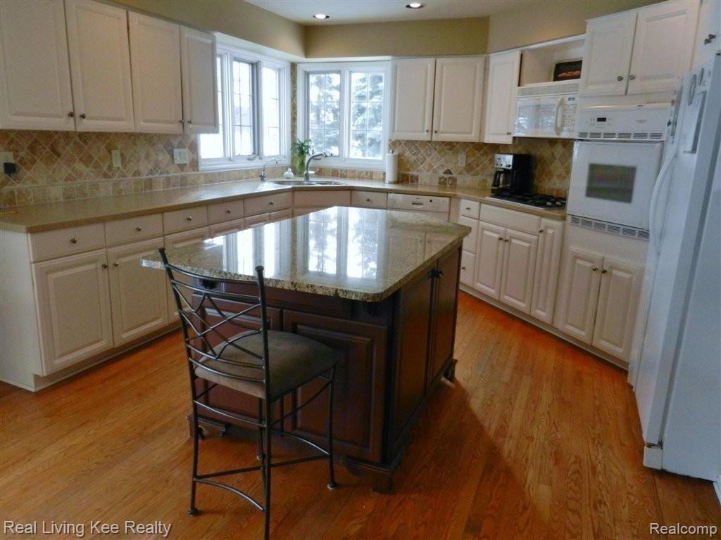 4181 Oak Tree Circle Rochester, MI 48306 - Photo 4 of 21 Kitchen 1.JPG
