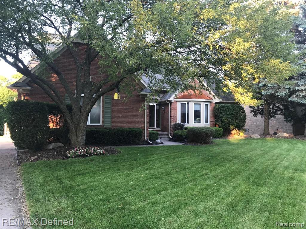 30769 Country Ridge Circle Farmington Hills, MI 48331 - Photo 2 of 32