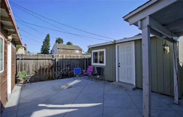 a view of a house with backyard and sitting area