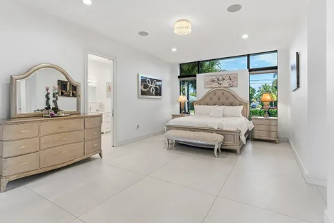 $2,900,000 | 1801 North Lakeside Drive, Lake Worth Beach, FL 33460