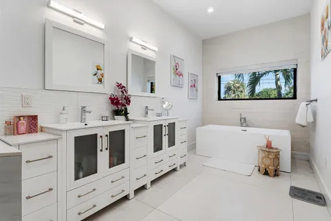 $2,900,000 | 1801 North Lakeside Drive, Lake Worth Beach, FL 33460