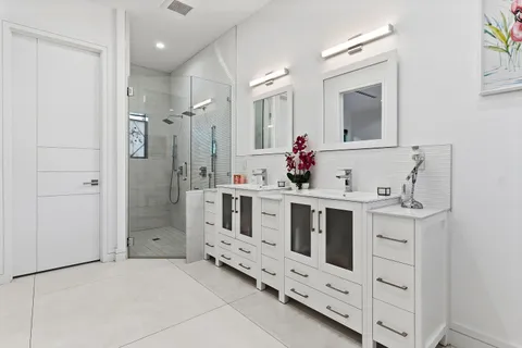 $2,900,000 | 1801 North Lakeside Drive, Lake Worth Beach, FL 33460