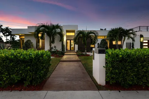 $2,900,000 | 1801 North Lakeside Drive, Lake Worth Beach, FL 33460