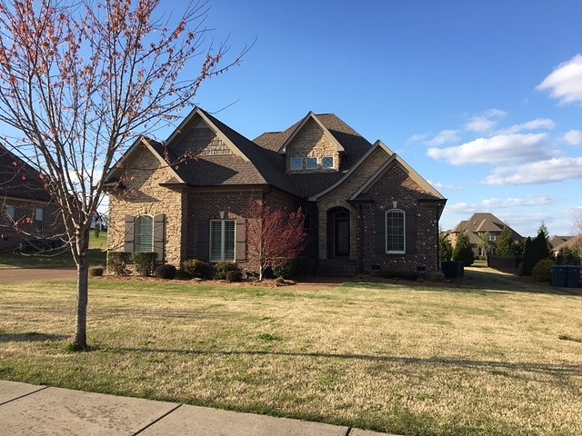 a view of a house with a yard
