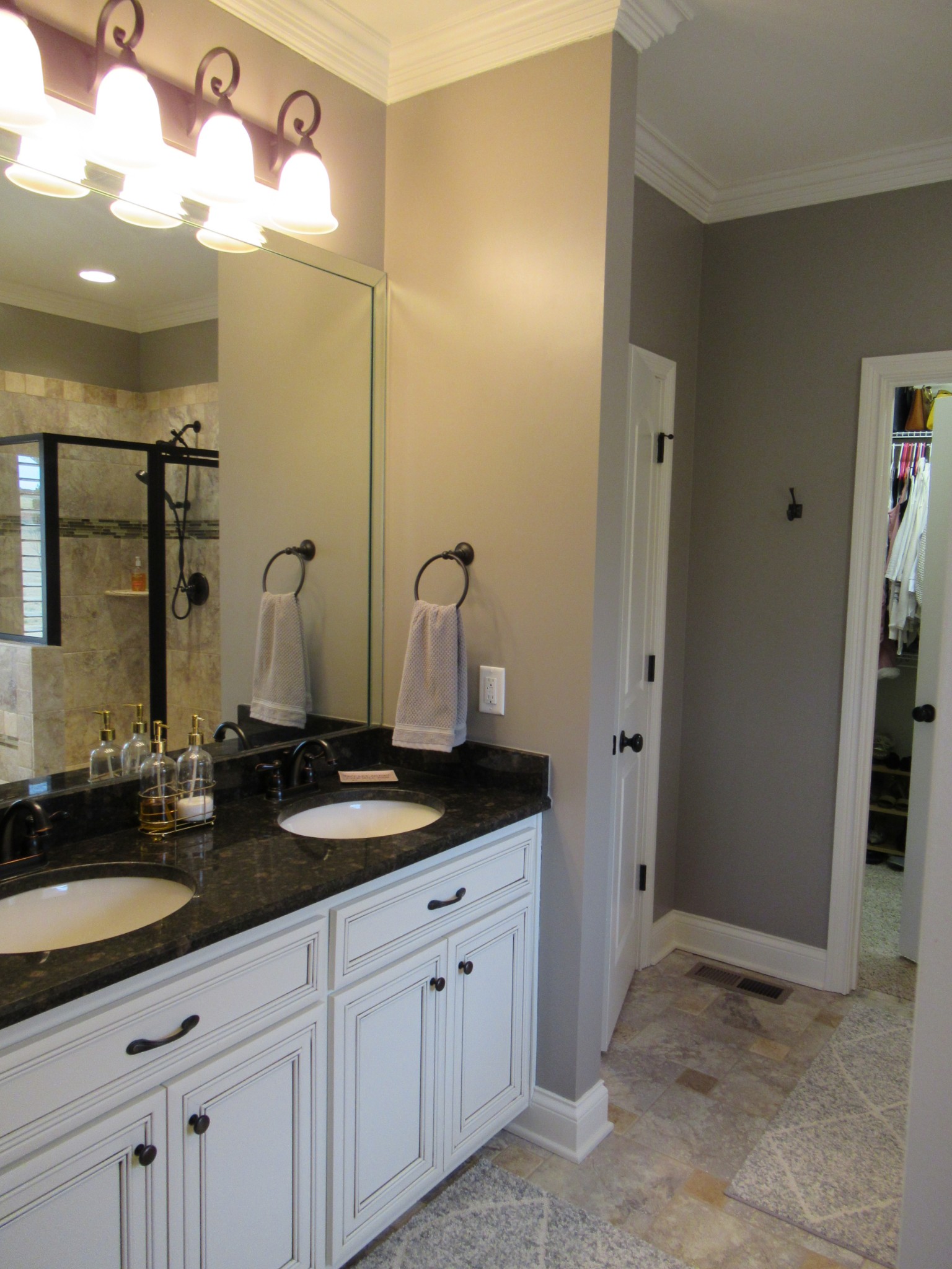 445 Huntington Drive Lebanon, TN 37087 - Photo 22 of 50 a bathroom with double sink and a mirror