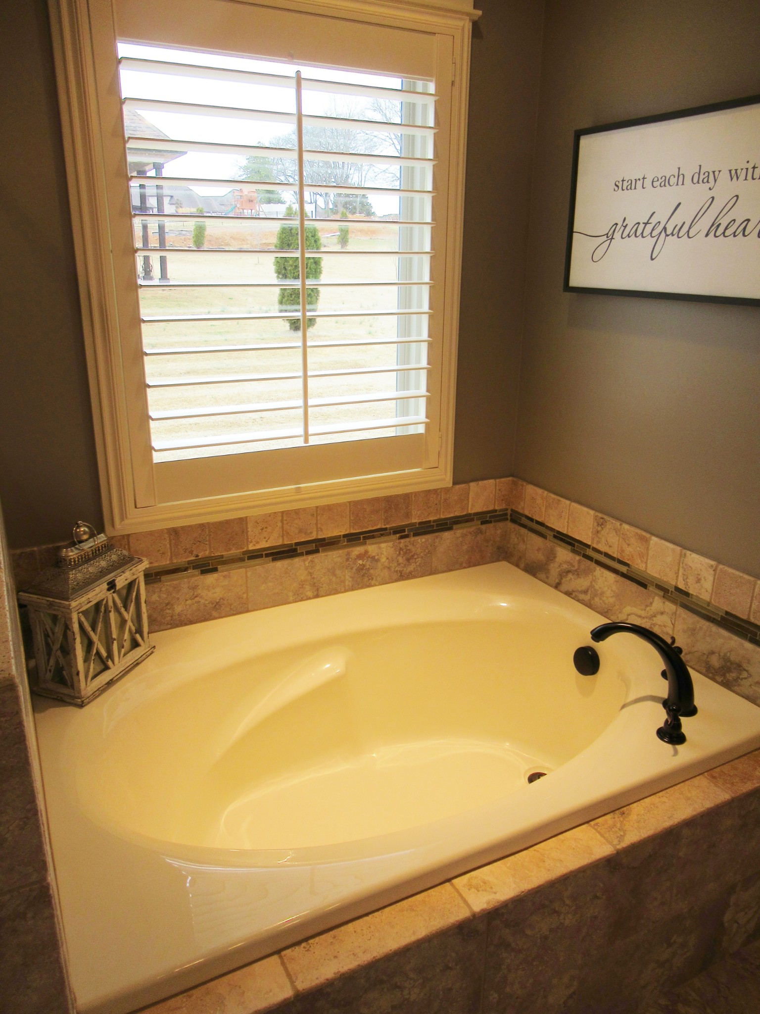 445 Huntington Drive Lebanon, TN 37087 - Photo 24 of 50 a bathroom with a bathtub and next to a window