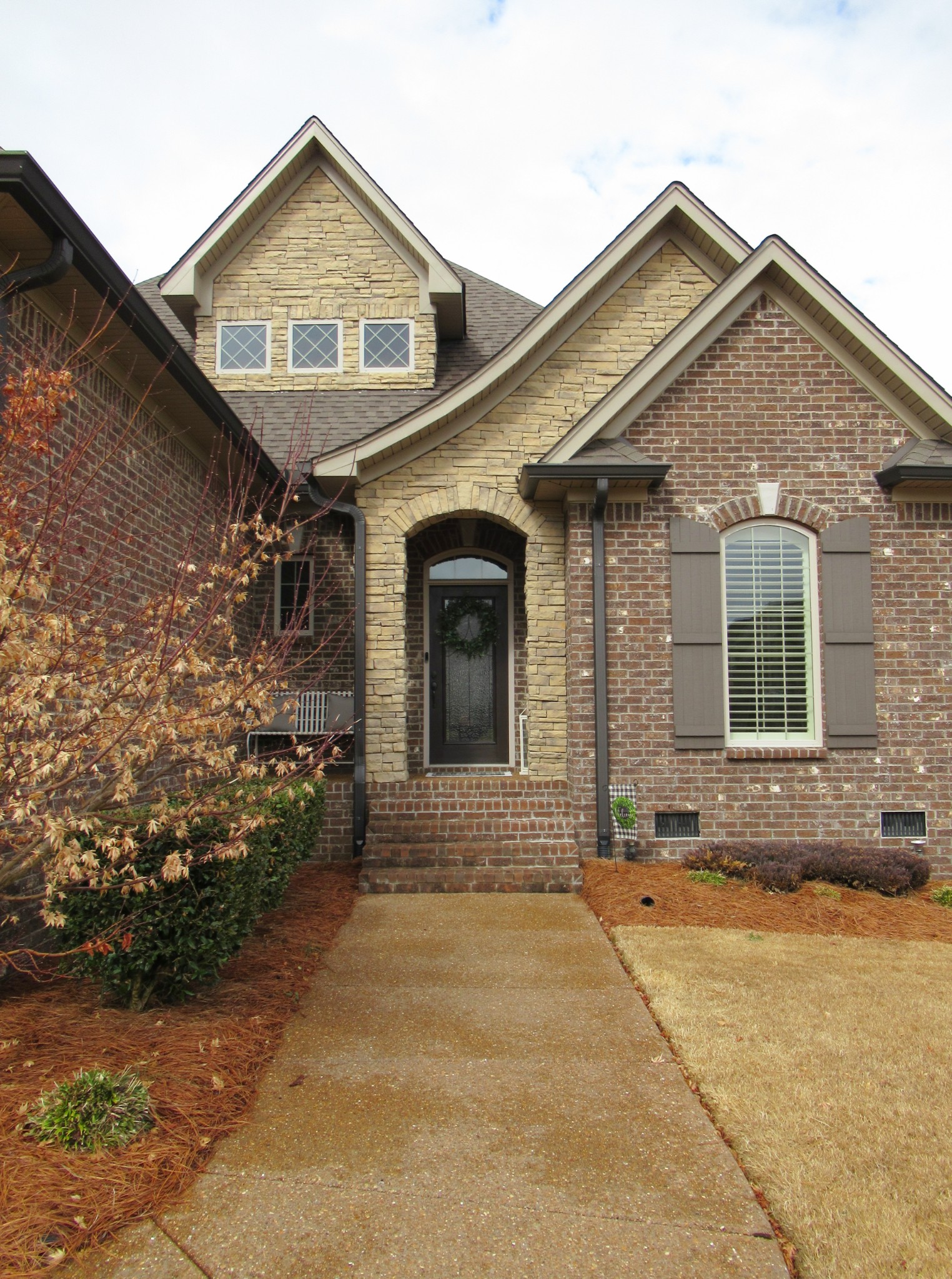 445 Huntington Drive Lebanon, TN 37087 - Photo 4 of 50 a front view of a house with a yard