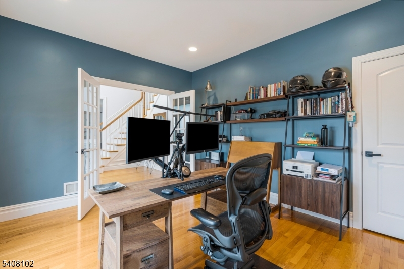 5 Ridge Road Warren, NJ 07059 - Photo 16 of 39 a workspace with furniture