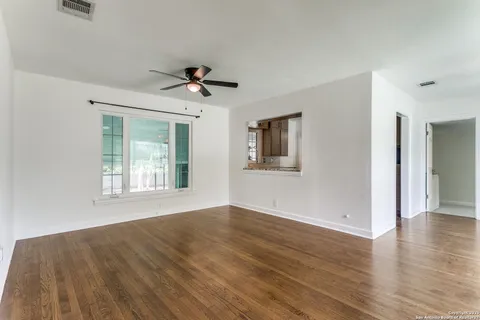 $370,000 | 216 Lyman Drive, Terrell Hills, TX 78209