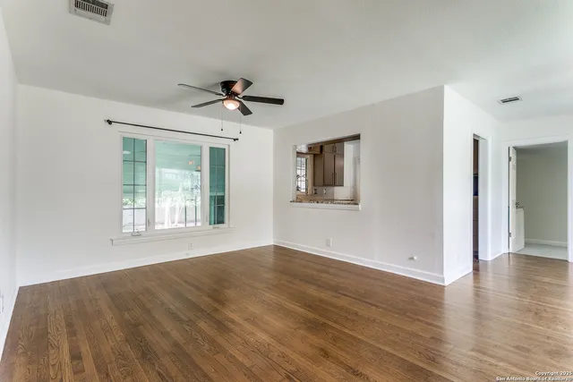 $370,000 | 216 Lyman Drive, Terrell Hills, TX 78209